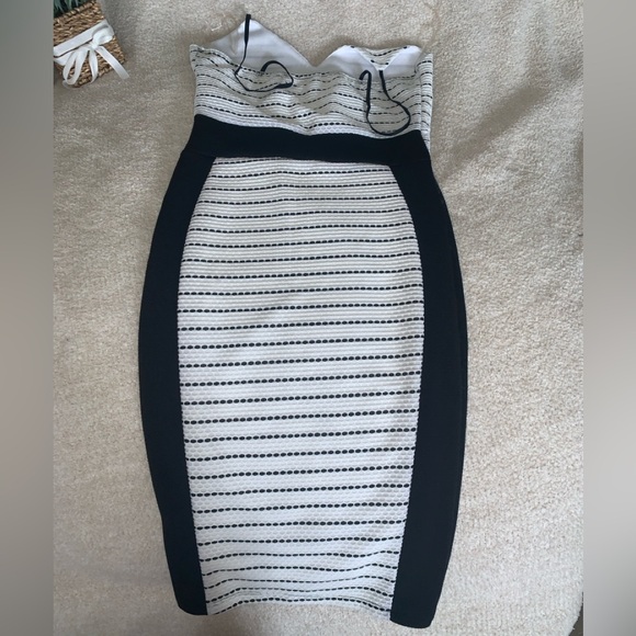 Entry Cut- out Midi Dress - Picture 3 of 12